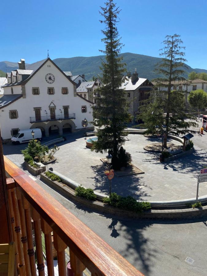 Апартаменты Plaza Centro Бьескас Экстерьер фото